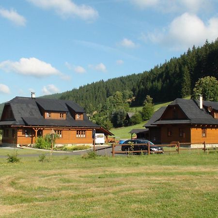 Valassky Dvur Velké Karlovice Esterno foto